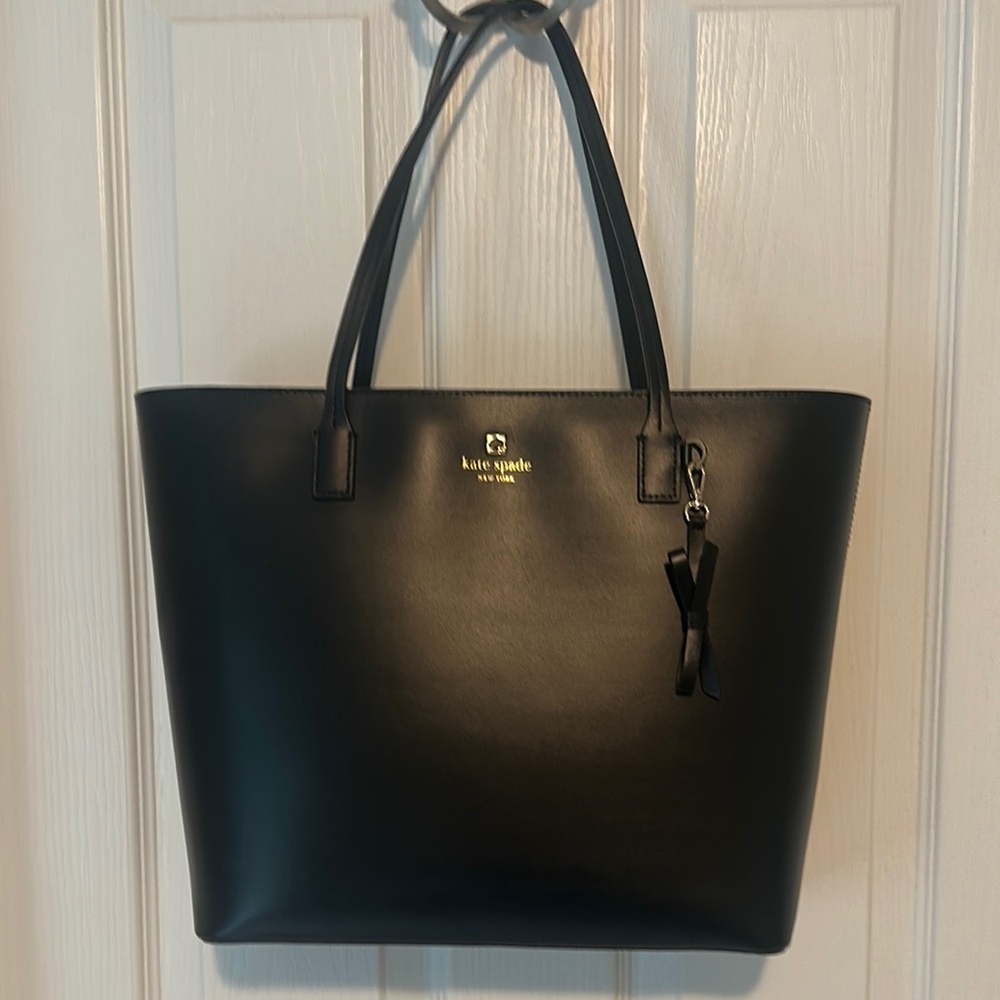 Kate Spade Black Leather Tote Sleek Design